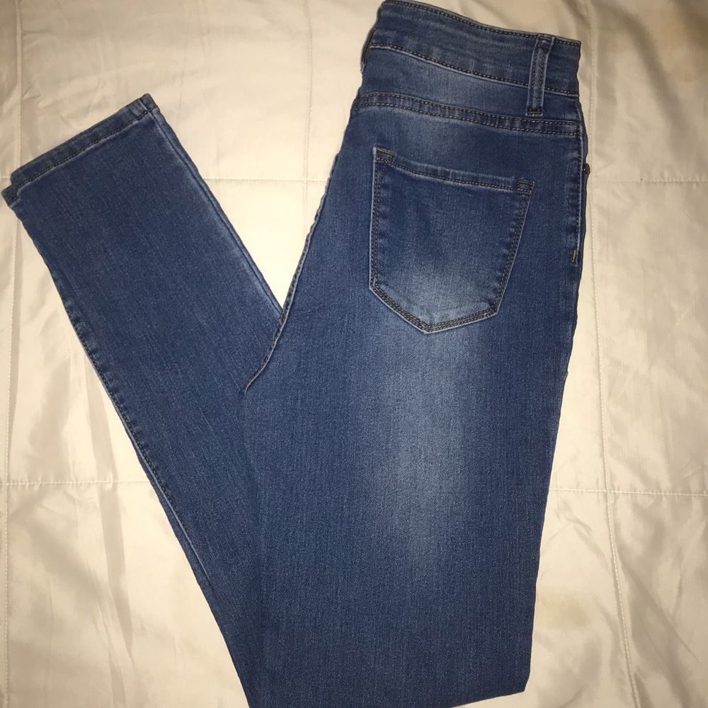 FASHION NOVA | Distressed High Rise Jeans ✨ - Picture 4 of 6